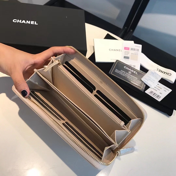 シャネル財布着用イメージ